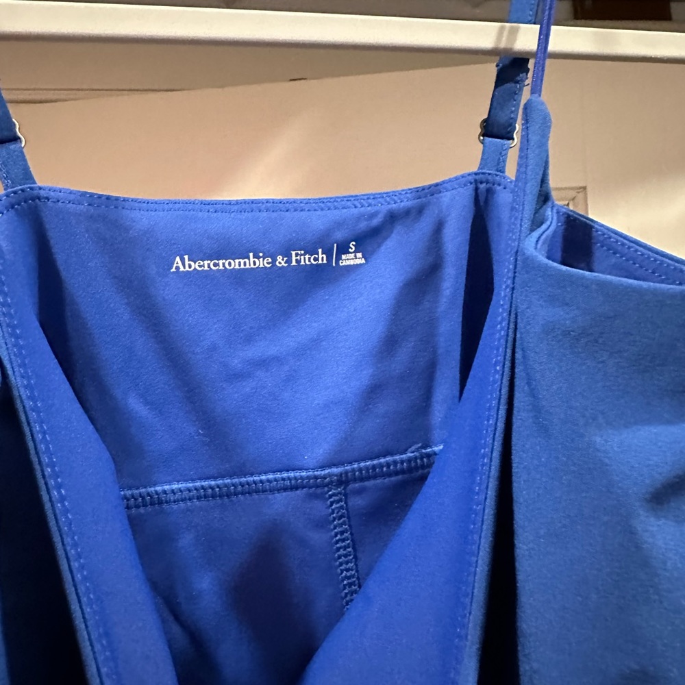 Abercrombie traveler dress size small. Never worn but tags have been removed